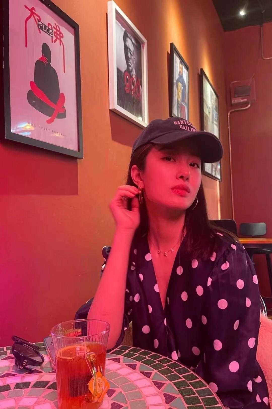 春款连衣裙配毛绒外套(春款连衣裙配毛绒外套图片)