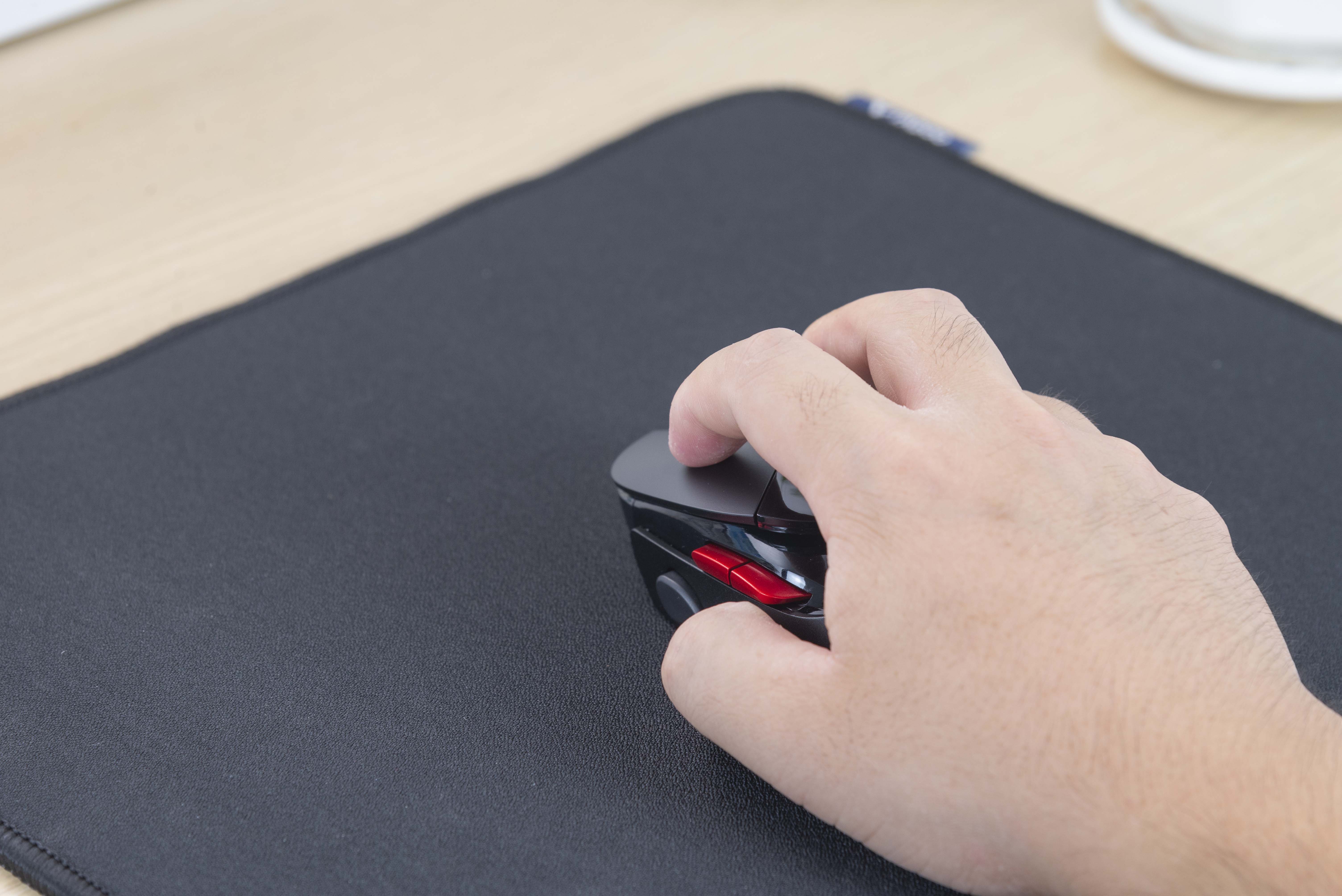 雷柏VT960S无线游戏鼠标：手感真的很爽，这次我冲了