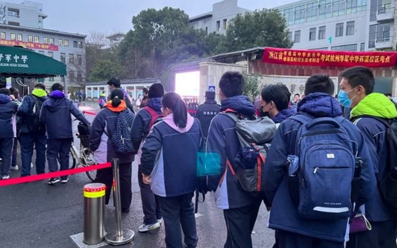 2022年浙江“首场高考”开考，57万考生赴考，网友酸了：不公平