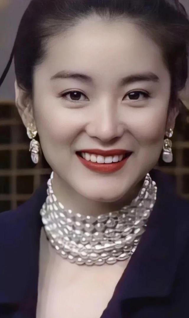 8位真正的"中国式"美人:五官明艳大气,甩如今一线女星一大截