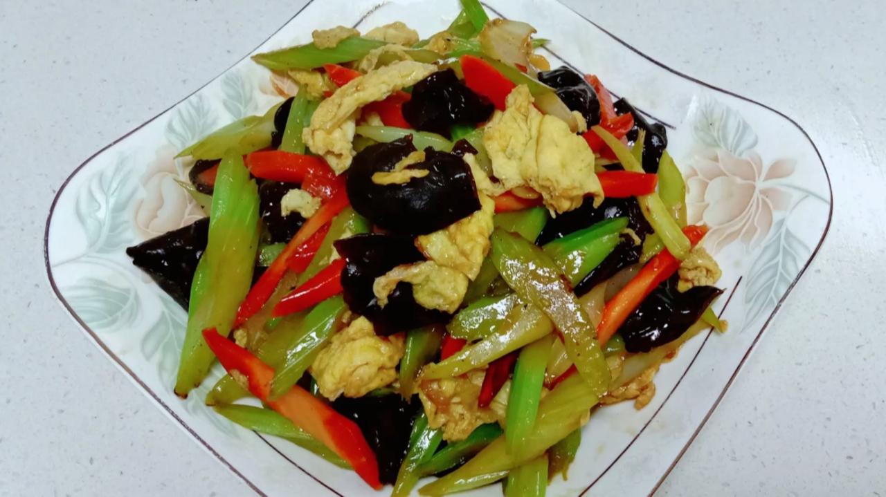 图片[4]-【芹菜木耳炒蛋】做法步骤图 解馋过瘾超下饭-起舞食谱网