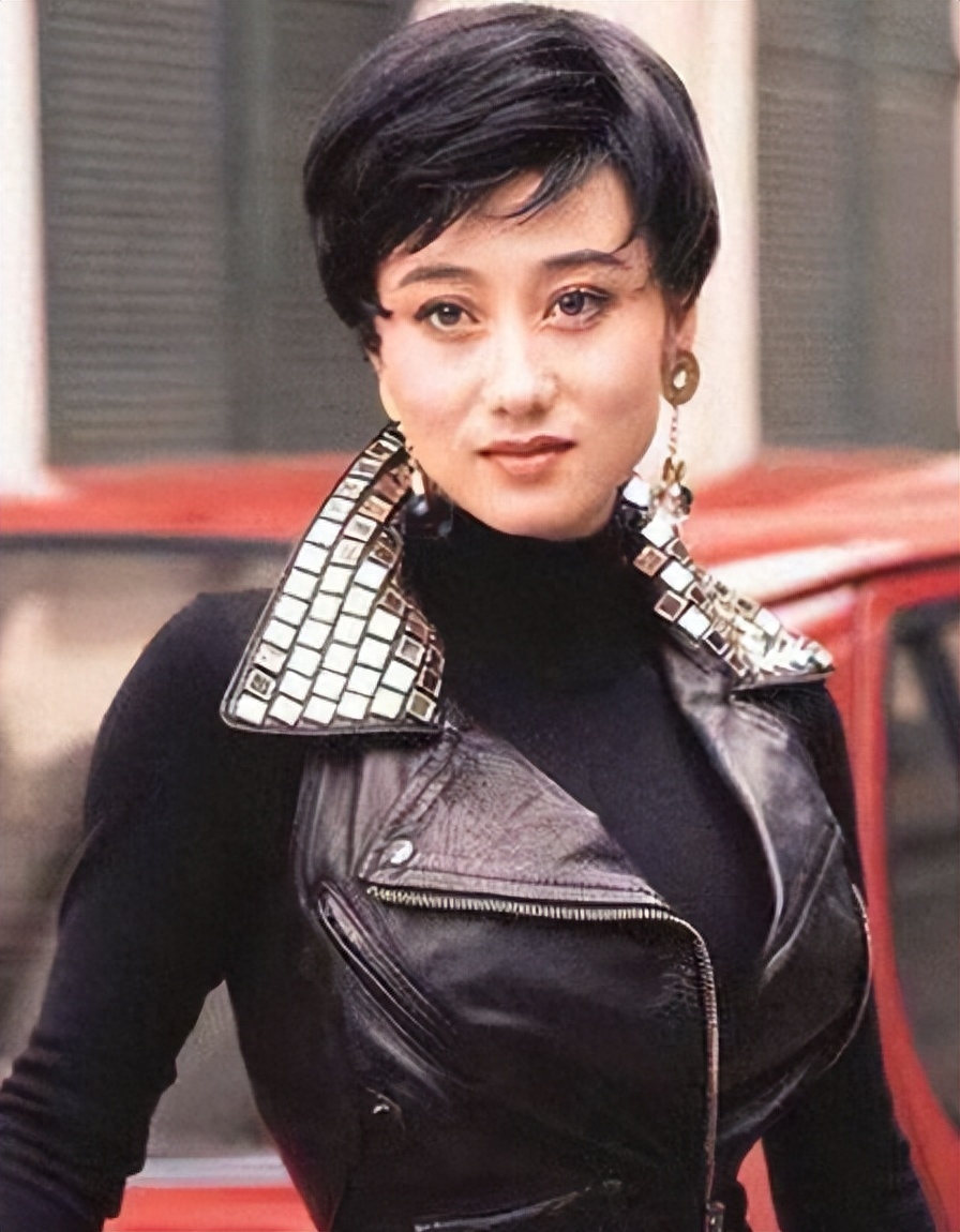 68岁周润发中风昏迷,不见妻子陪同,网友:终于遭到报应了!