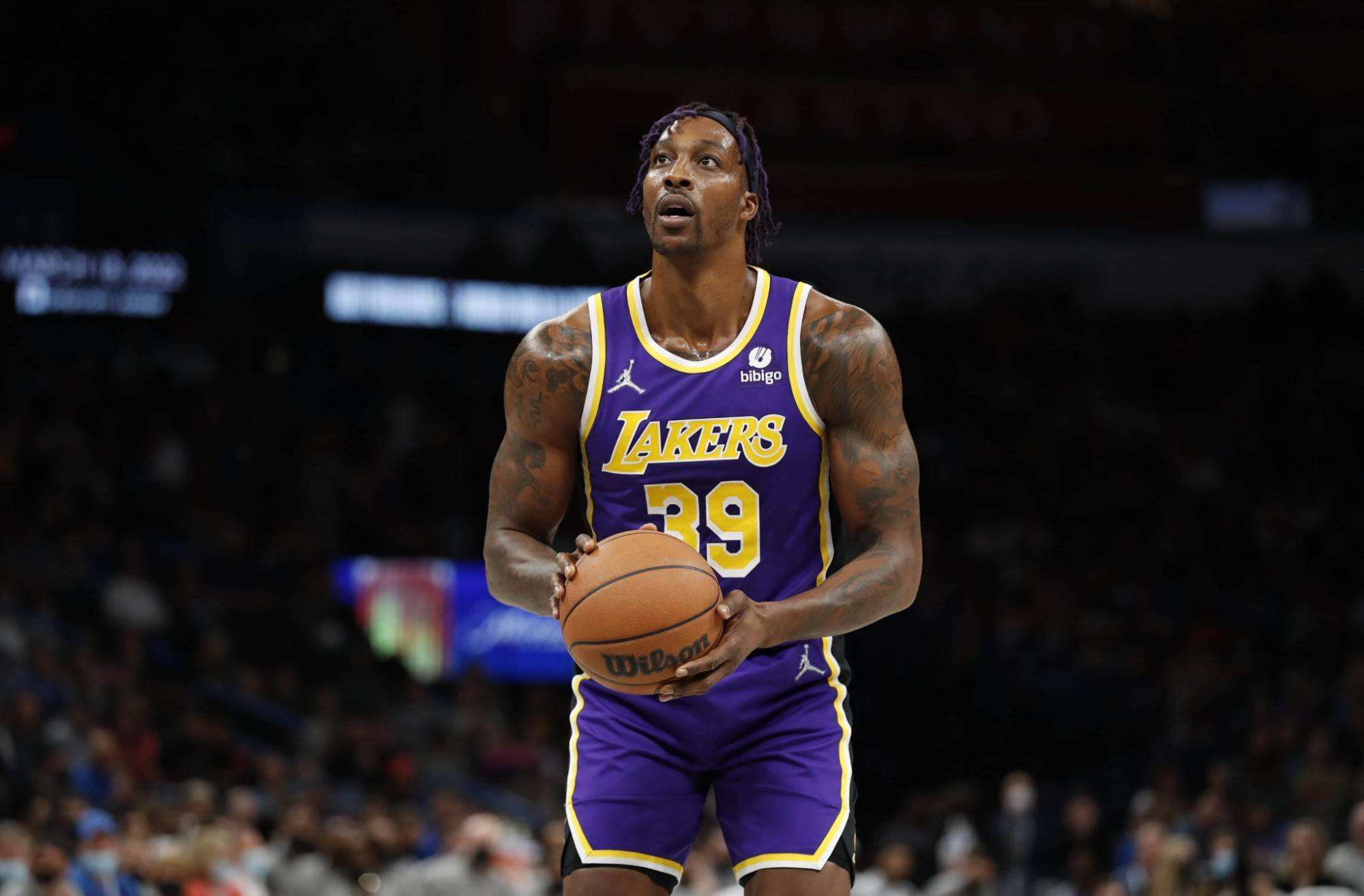 nba为什么不和球员签合同(霍华德上赛季在湖人队打那么好,为何得不到n