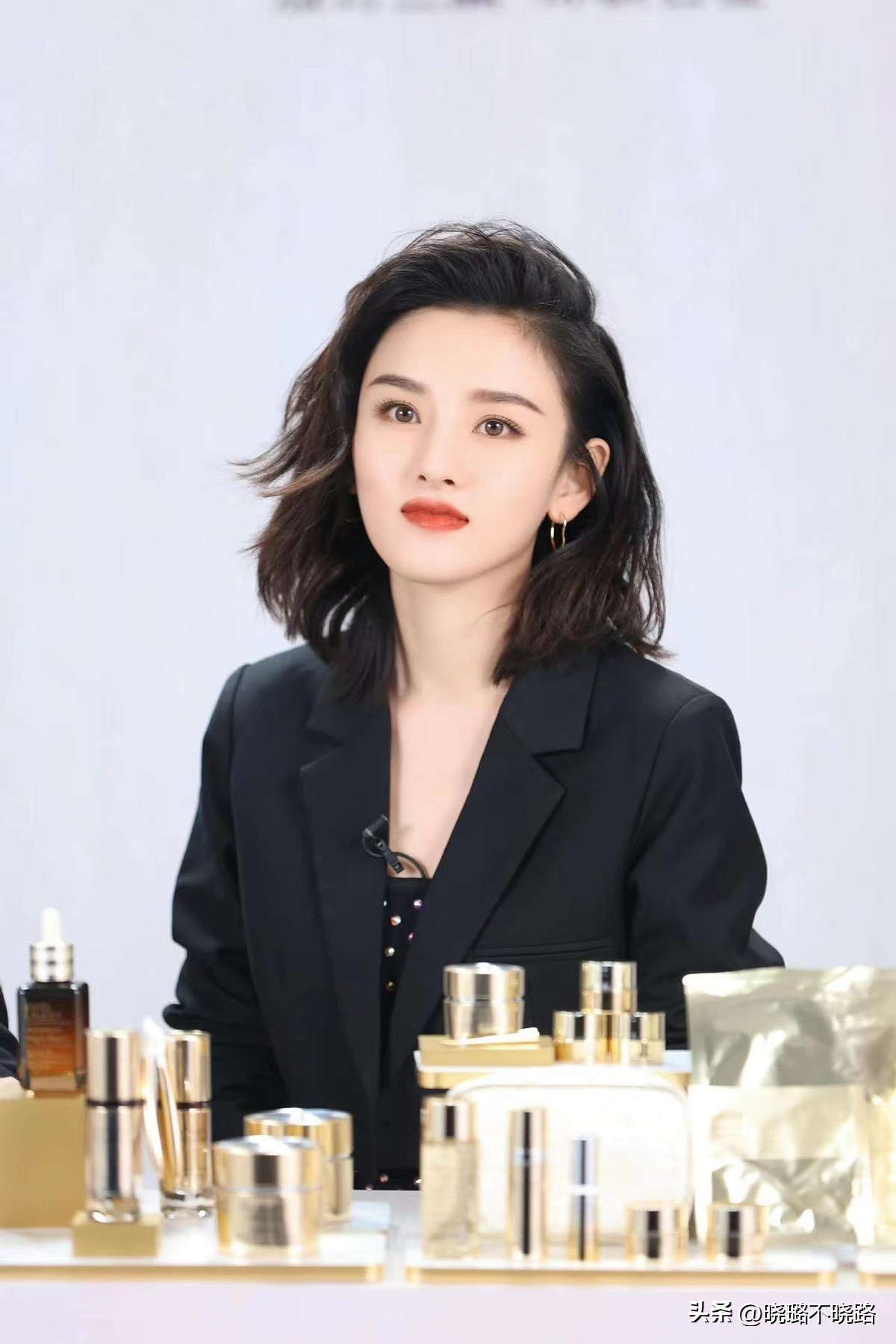 胖臉適合什么發型（方、圓臉的女生，放棄你的長發吧！試試這3種短發，洋氣還顯臉小）