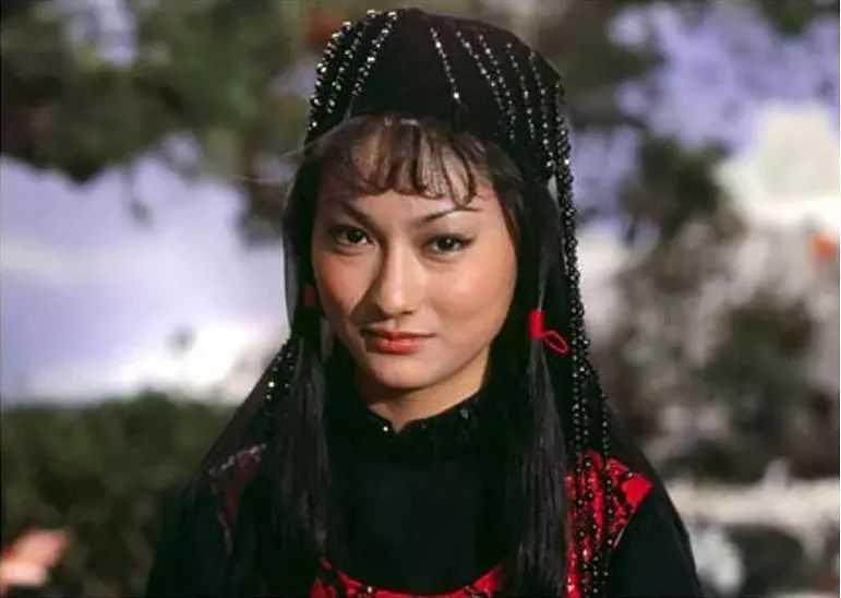 八版杨康穆念慈"比武招亲"对比,谁猥琐,谁油腻,谁一眼误终身