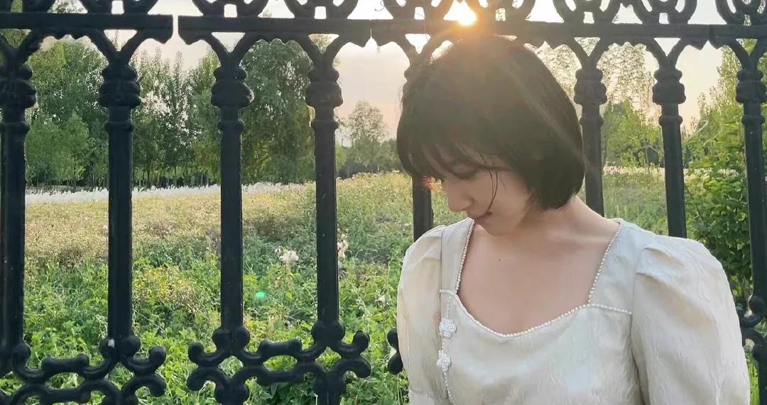 李兰迪近期穿搭