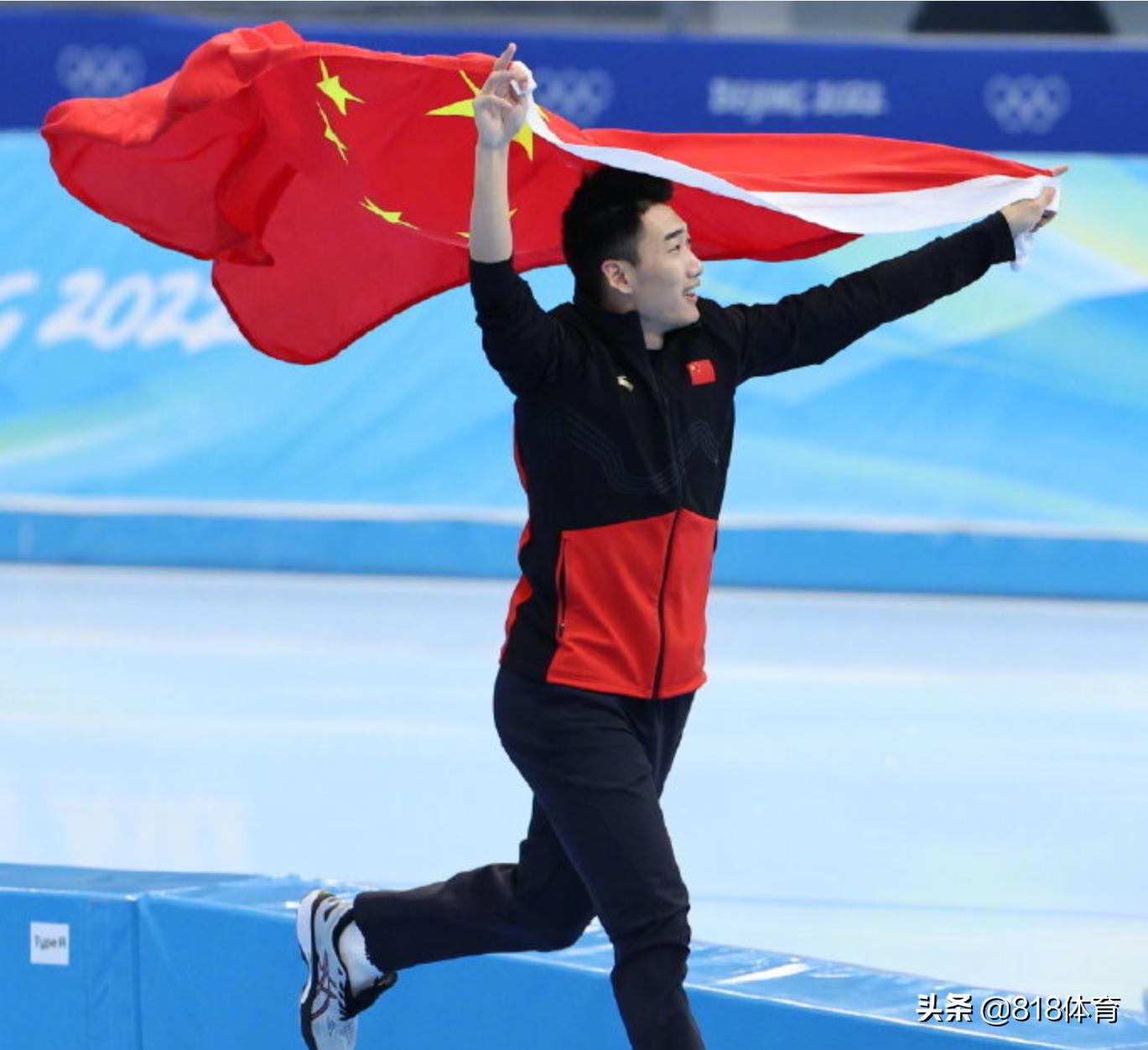 旗手夺金!高亭宇速滑夺冠中国男子第一人,8岁瞒着父母报名滑冰班