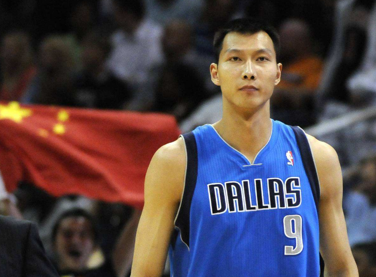 nba为什么喜欢中国人(NBA最喜欢中国球员的球队，先后接纳了7位中国球员，不是火箭)