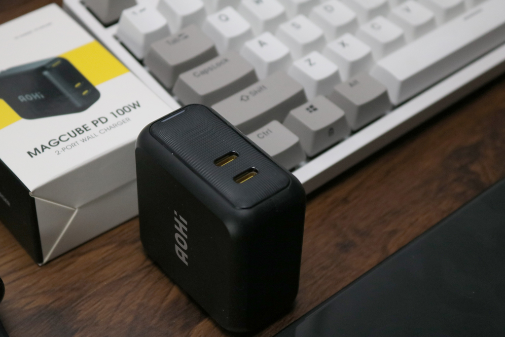 手机、笔记本通用的充电器——Aohi Magcube 100W氮化镓充电器