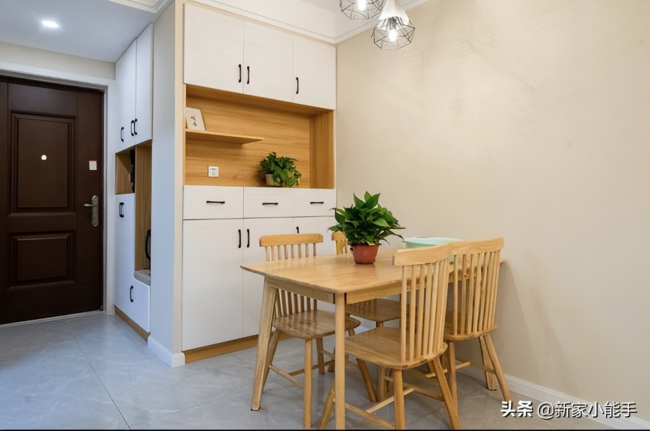 她家97平原木风小三房，极简装修不做电视墙，好看又显得有品位