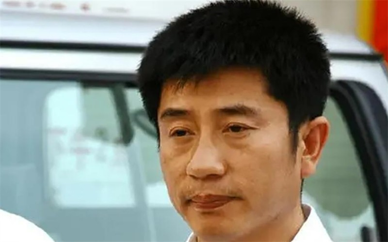 东北巨骗陈相贵,出演过《刘老根》,花百万买手机号,结局如何?