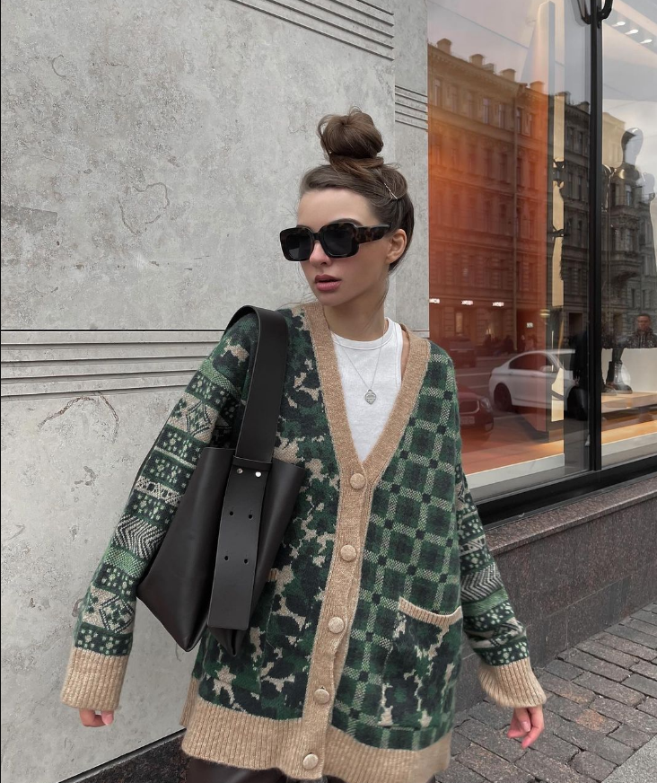 俄罗斯时尚博Daria擅长带点小酷的通勤风，随性又有格调的范儿