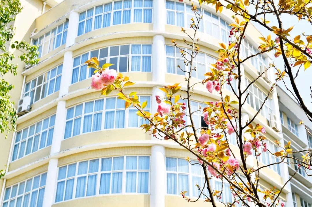 “恐龙”守候，坐拥4大食堂、水上图书馆！2022，成都理工大学等你来！