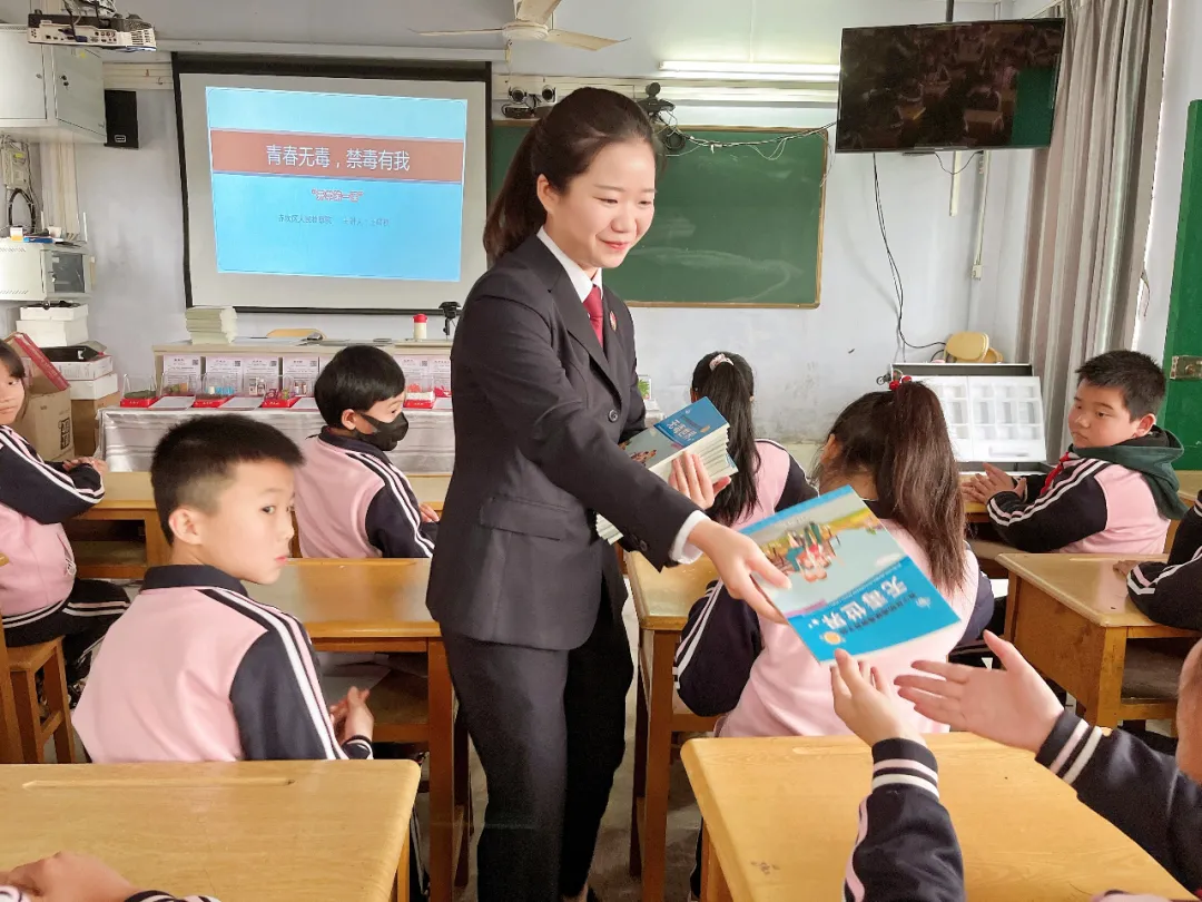 【春风利剑】赤坎检察给同学们送上别样的新春“礼包”