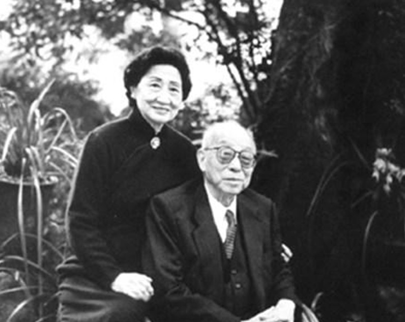 1994年张学良唯一活着的儿子回国，64岁不会汉语，参观东北大学