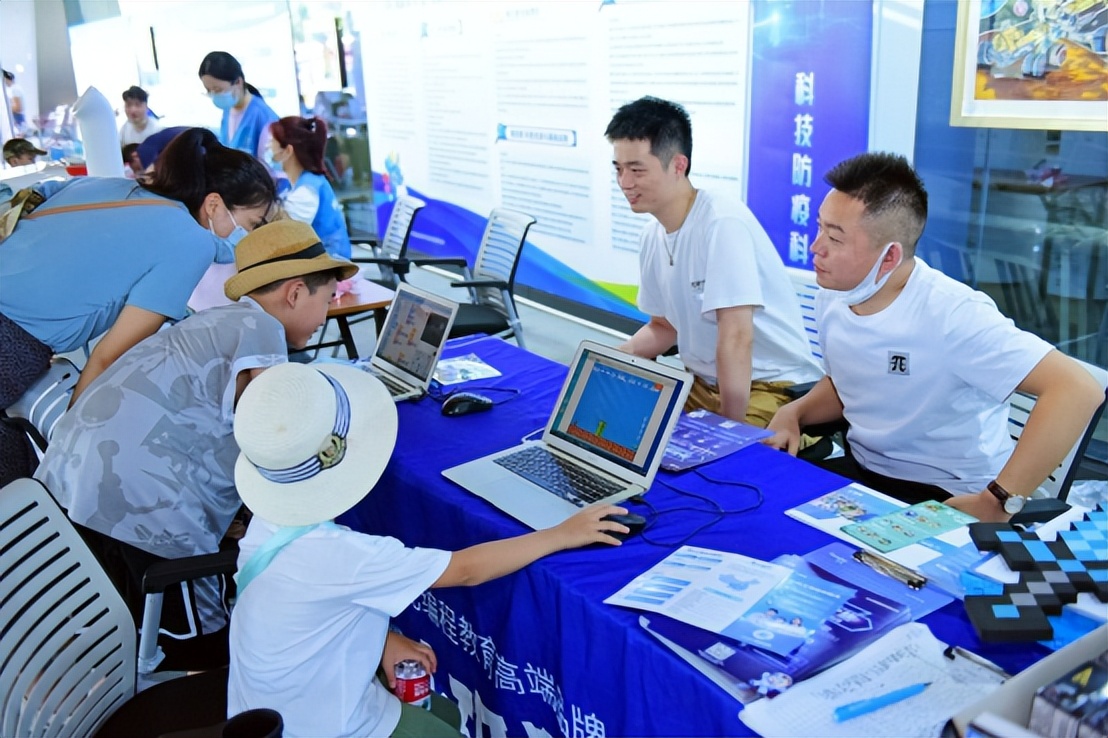 2022年深圳市全國科技活動(dòng)周前海深港基金小鎮系列活動(dòng)圓滿(mǎn)結束