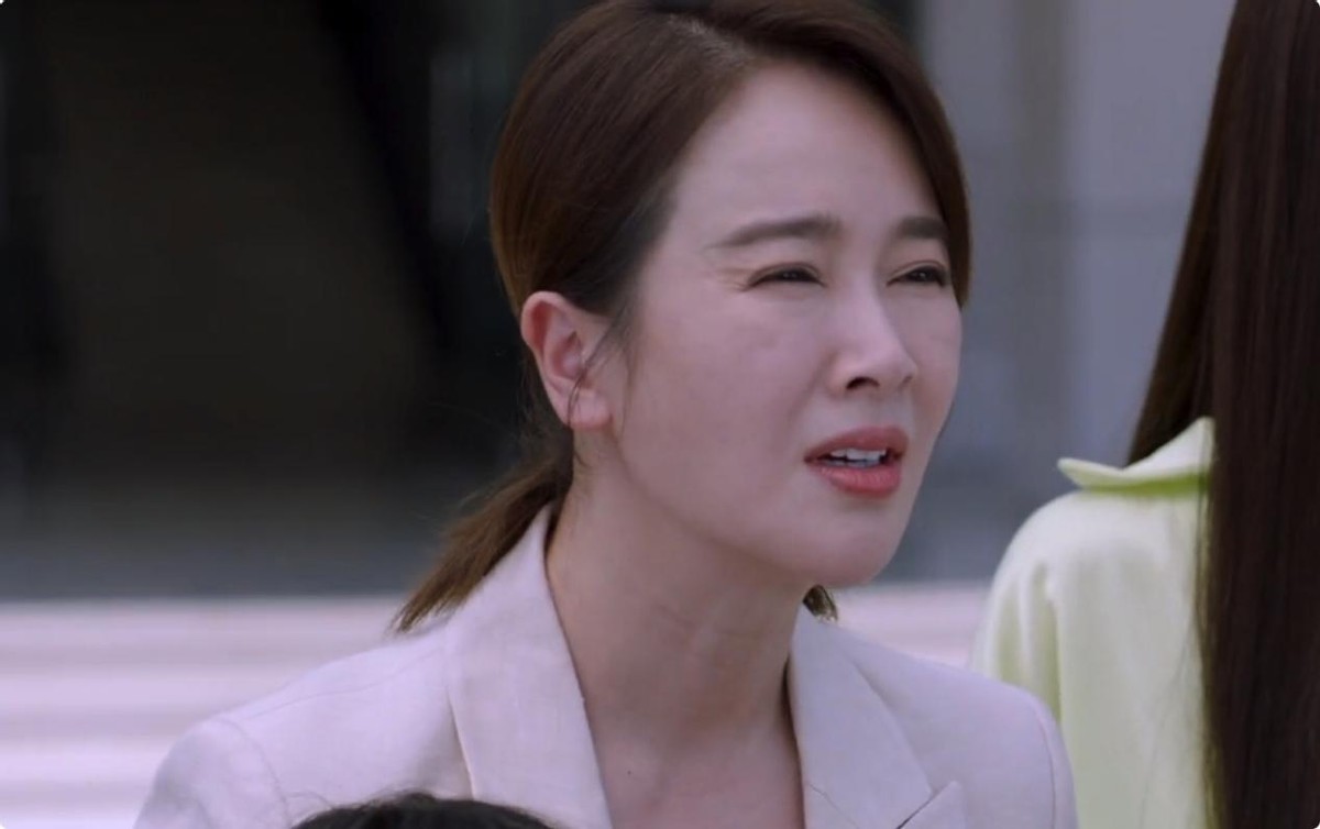 "冻龄"女神左小青大变样!饰演富大龙妻子,45岁美出新高度