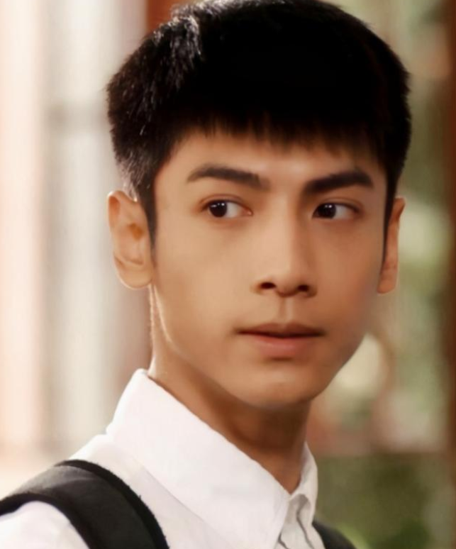 瘦到病态，动脸成瘾，切胃、剪肠齐上阵，内娱的畸形审美真可怕