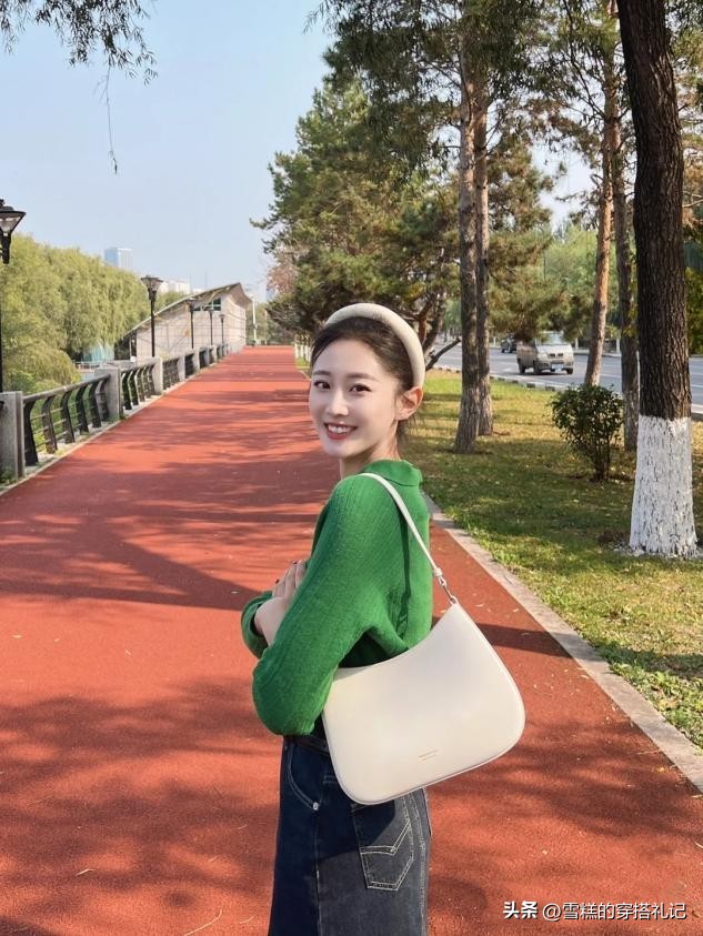 皮肤偏黑适合穿什么颜色的衣服（皮肤偏黑适合穿什么颜色的衣服橘黄色）-第2张图片-科灵网