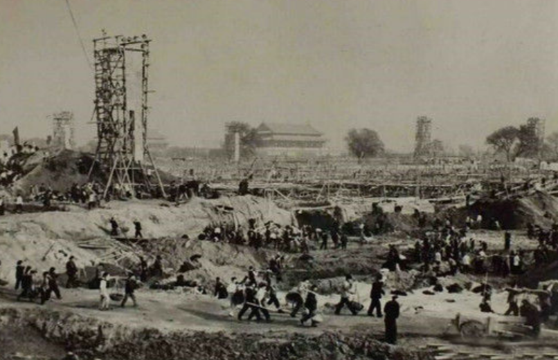 为何要建人民大会堂？为何叫人民大会堂？谁为人民大会堂起的名？