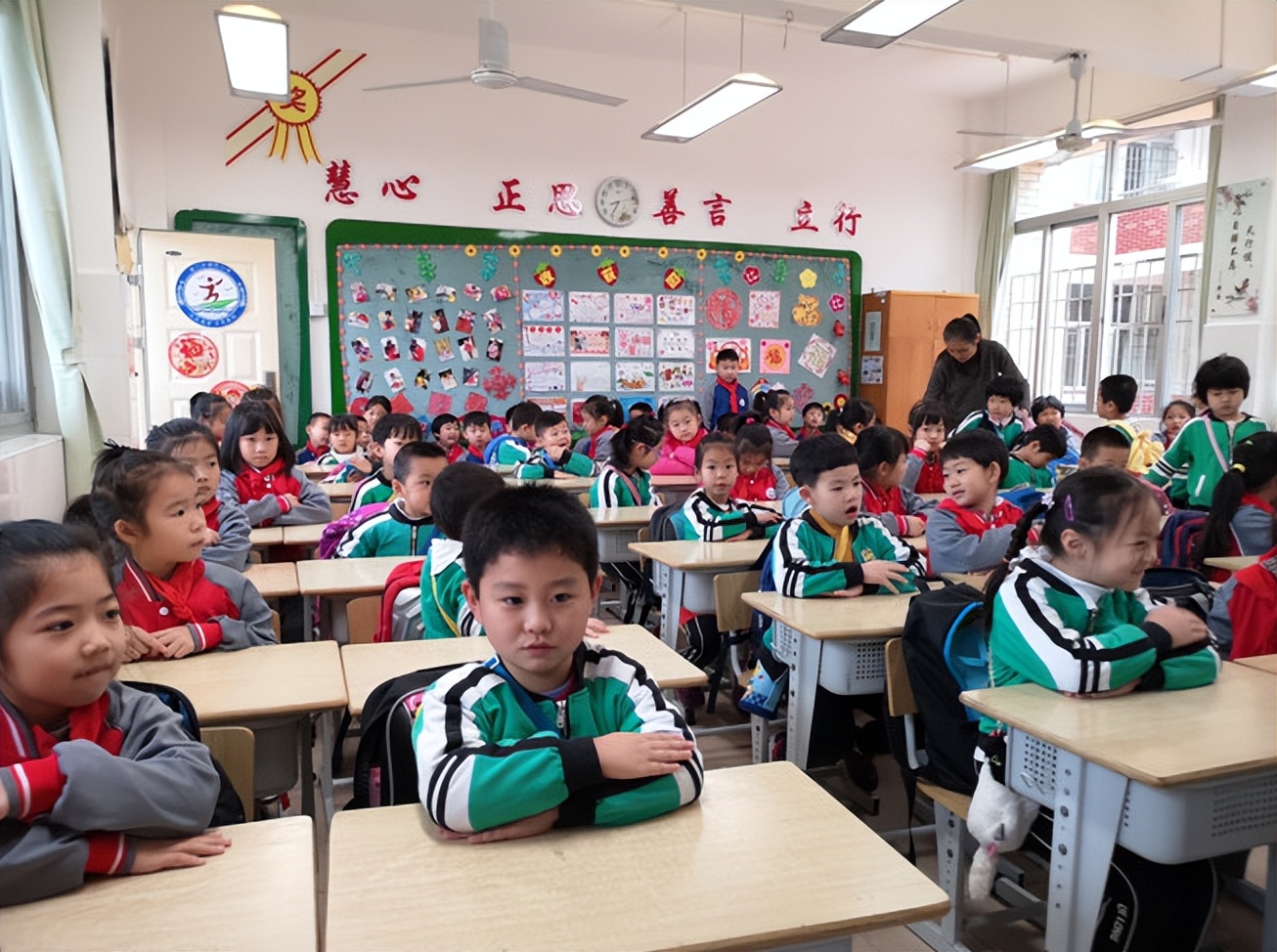 小学阶段共有多少节课（“主角变配角”，小学新学期课程表公布，这门课数量比数学课还多）