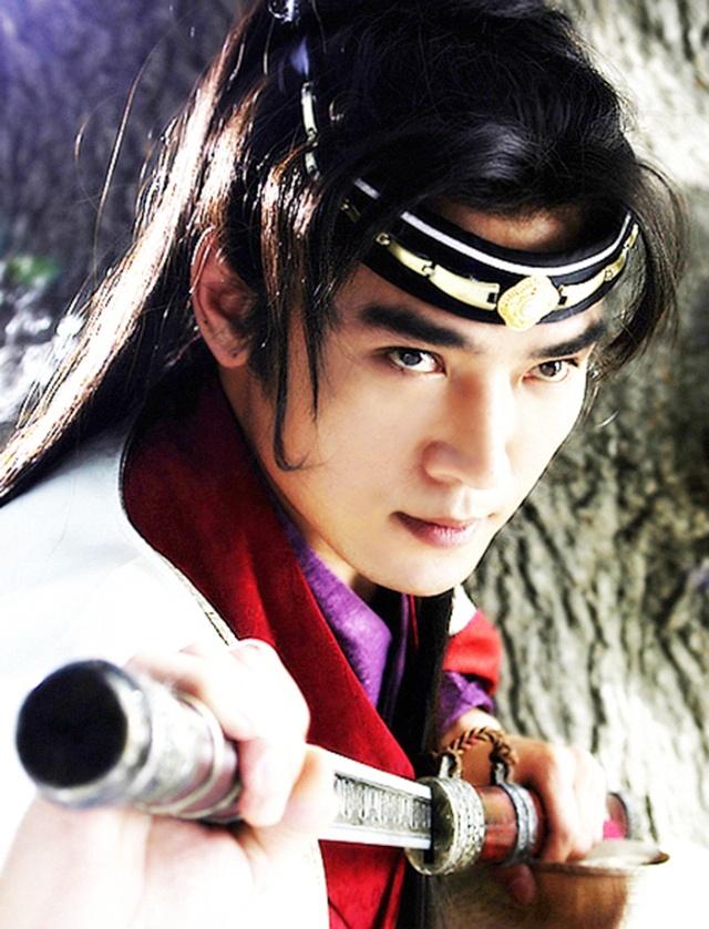 抹额造型别乱用，有人冷峻洒脱，有人呆萌可爱，关键还得脸型扛