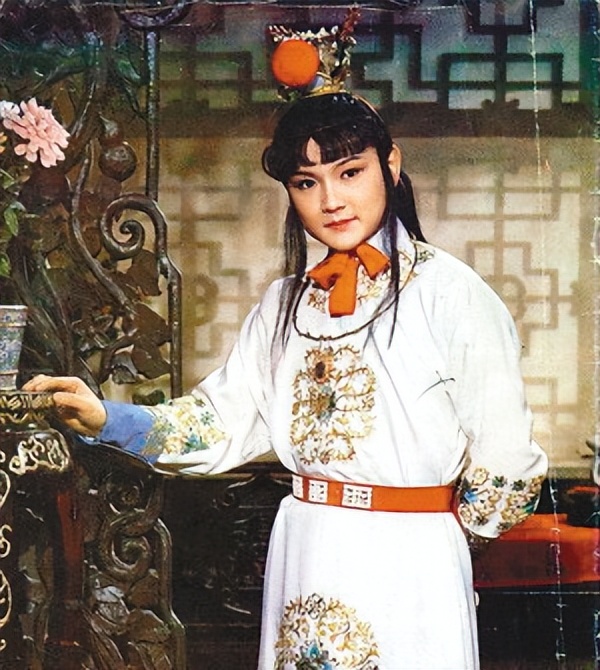 为演贾宝玉他被中央台送去整容，35年后整容处敏感的像天气预报