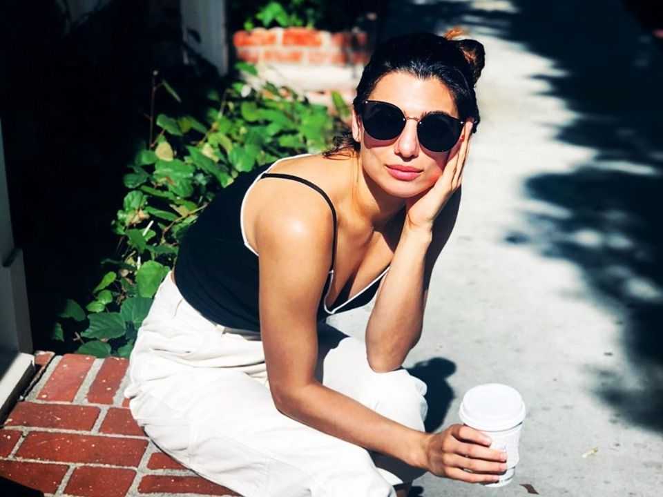 生活照**或活动照影视剧中照片下面来欣赏一些liv的美照:2012《丑闻》