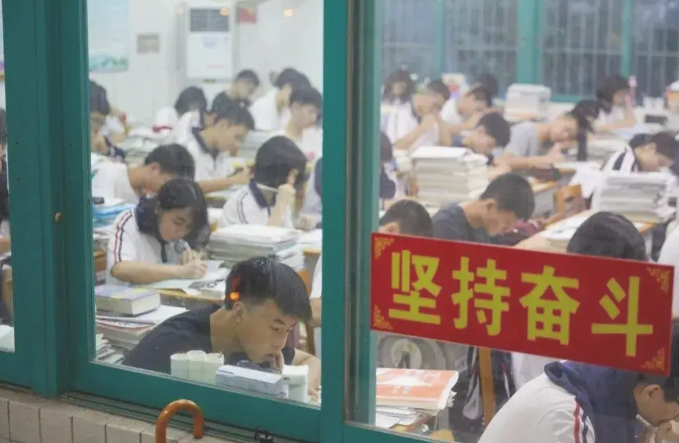 “高考成绩”和“模考成绩”差多少？985学长谈经验，学生要有数