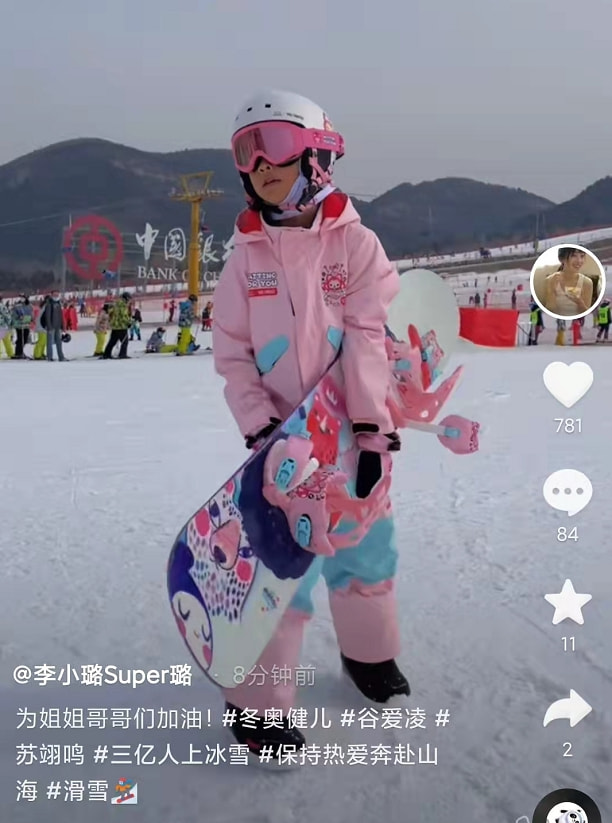 李小璐携女儿助力冬奥会，9岁甜馨手绘冰墩墩雪容融，真心灵手巧