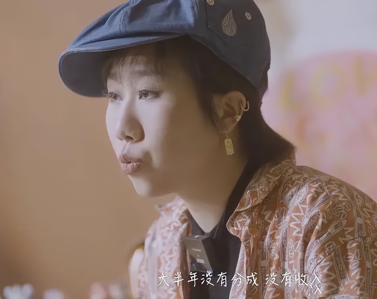 直播哭穷、住着豪宅求关爱，这6位卖惨翻车的明星，太打脸了