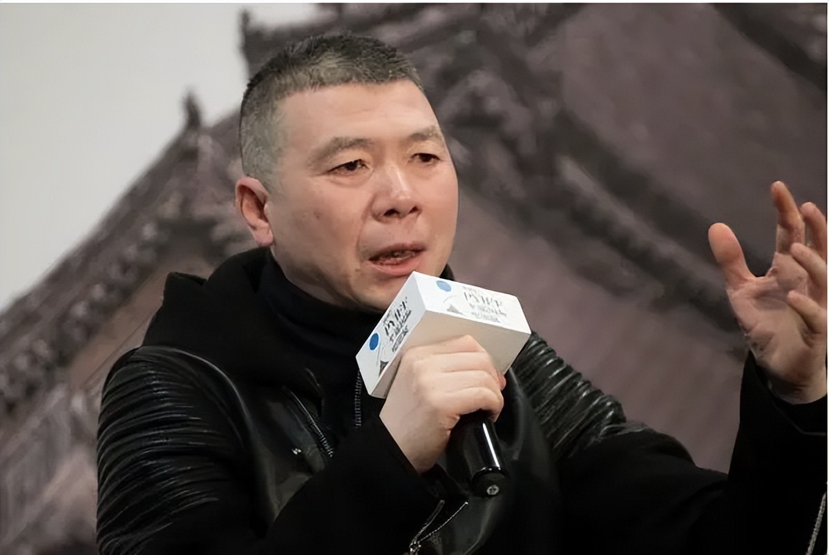 神秘的群演、张子枫的演技、冯导的卑微，成就了这部电影