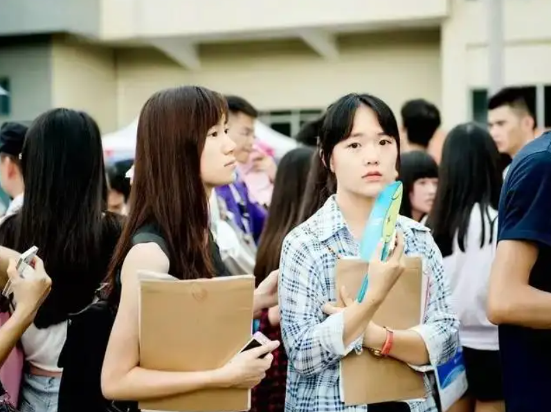 上过大学VS没上过大学的女生，区别不是一星半点，3张图给你答案