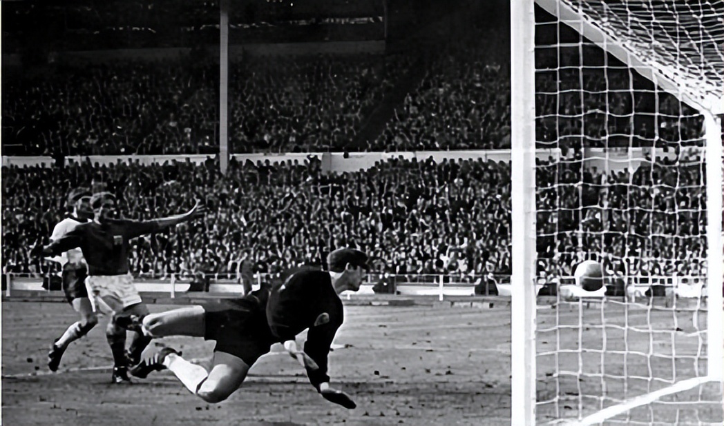 1990世界杯德国vs荷兰（上帝之手 忧郁的背影 10大经典比赛唤醒你的世界杯记忆）-趣拿体育