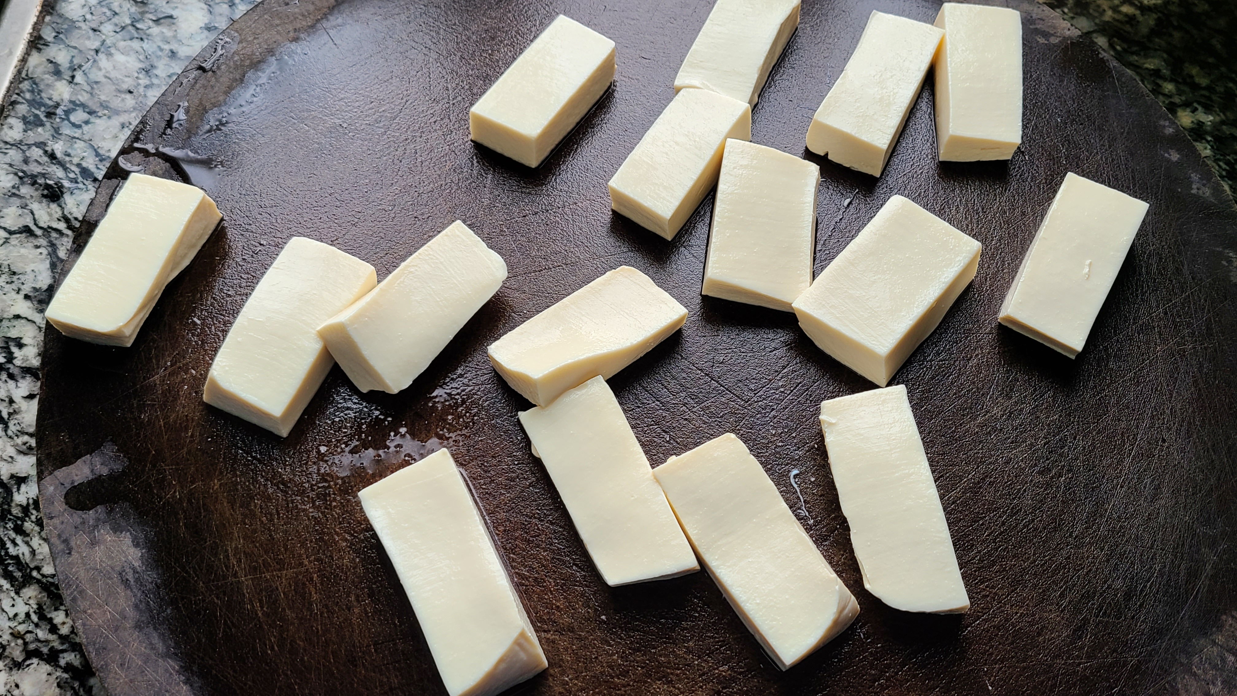 铁板豆腐在广东出了名，老厨师教的特色做法，好吃入味