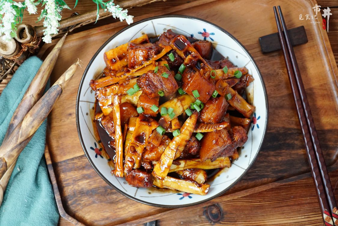 春天，菜市場碰上它別放過，和五花肉燜一鍋，味道真是香得厲害