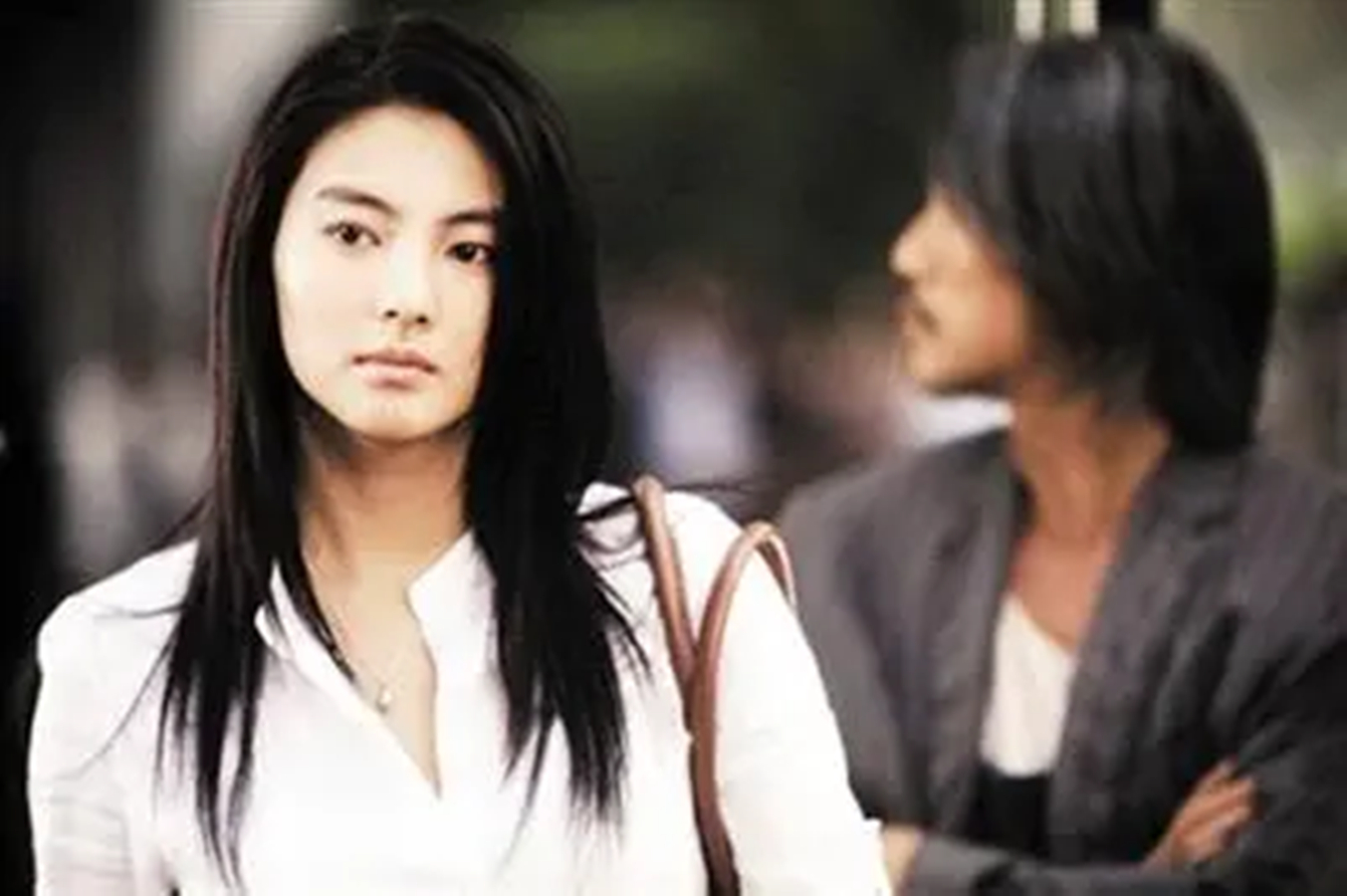 刚出道惊为天人，红了却灵气全无，娱乐圈就这么毁美人？