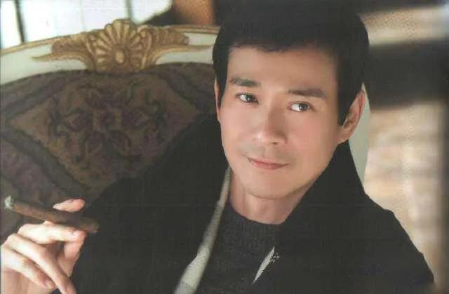 玉树临风了一辈子，可惜女儿们没有继承他的好基因