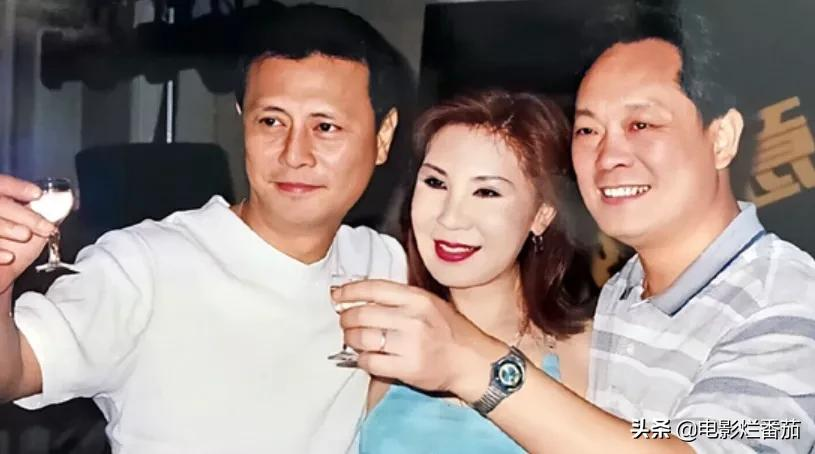 被全网骂了二十多年的西门大妈，与男神演亲密戏，黯然退圈之谜