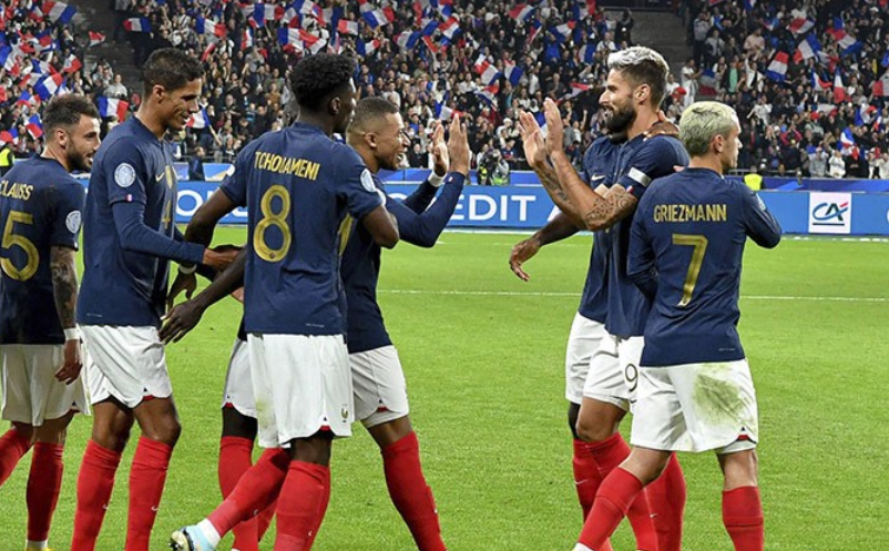 法国对世界杯成绩(卫冕无望？遇魔咒又缺铁腰，法国世界杯小组赛将以第二出线？)