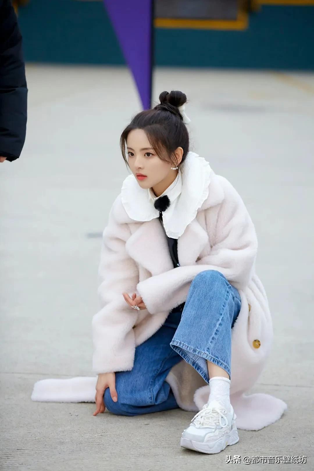 杨超越高清时尚穿搭美图壁纸