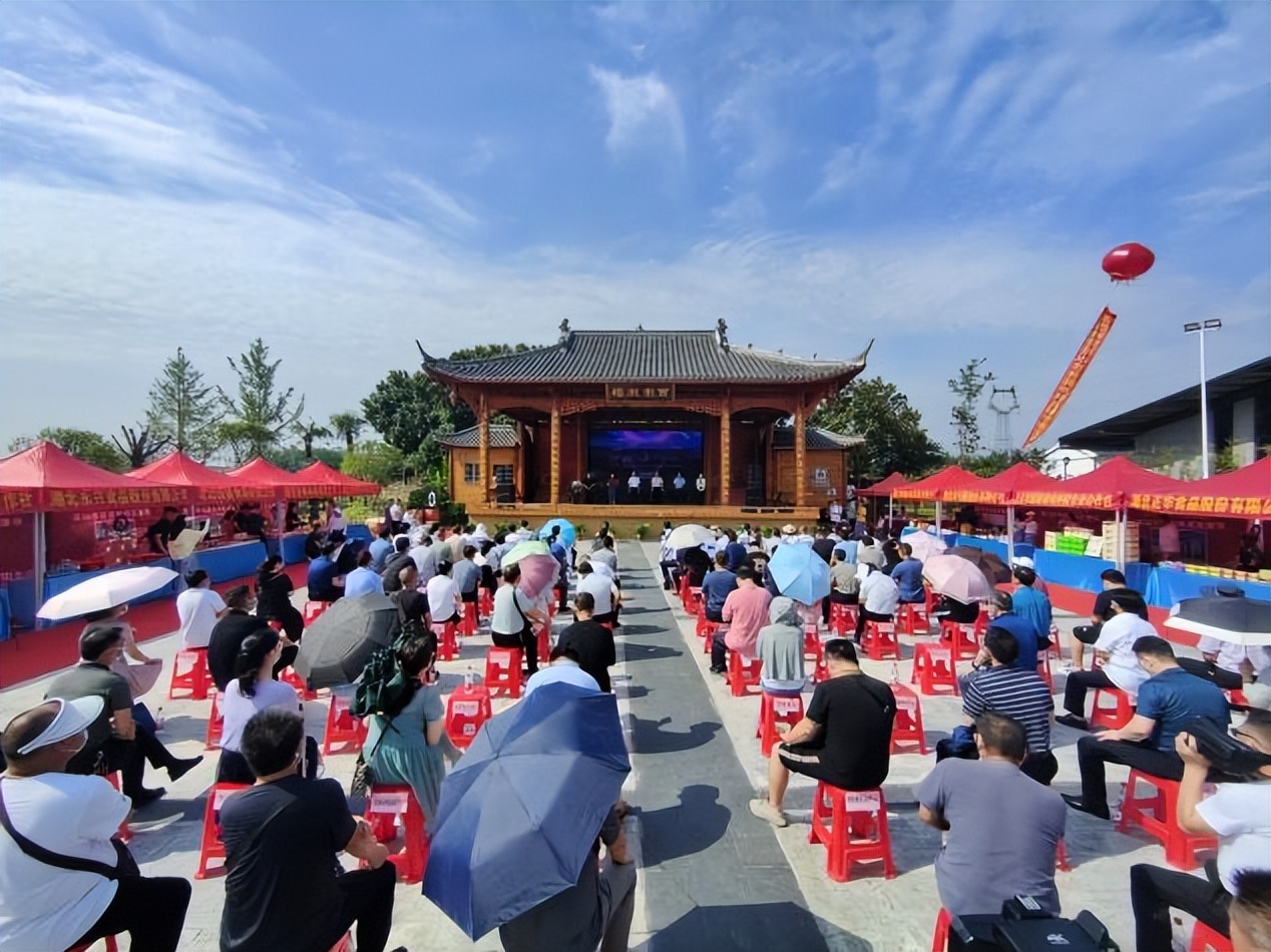 京山首屆電商直播節(jié)開幕，“云端”帶貨通全國