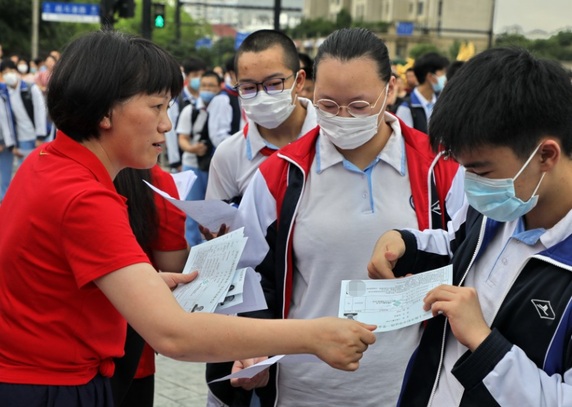 上海“中高考延期”原因被曝光，不光是因为疫情，还有2方面原因