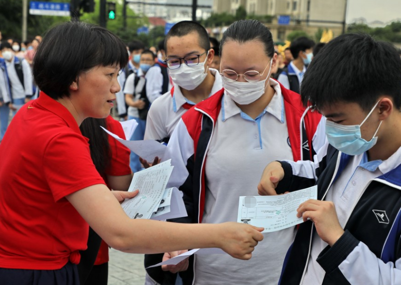 复兴高级中学(上海“中高考延期”原因被曝光，不光是因为疫情，还有2方面原因)