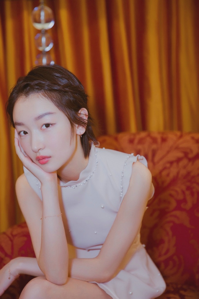 92年女演员周冬雨，乖巧可人，形象清纯