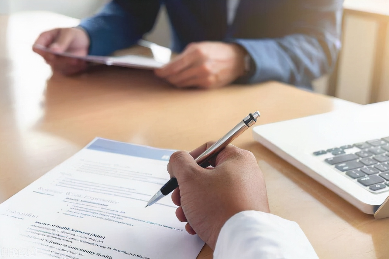 过来人坦言，毕业生签署“三方协议”需谨慎，不要太听老师的话