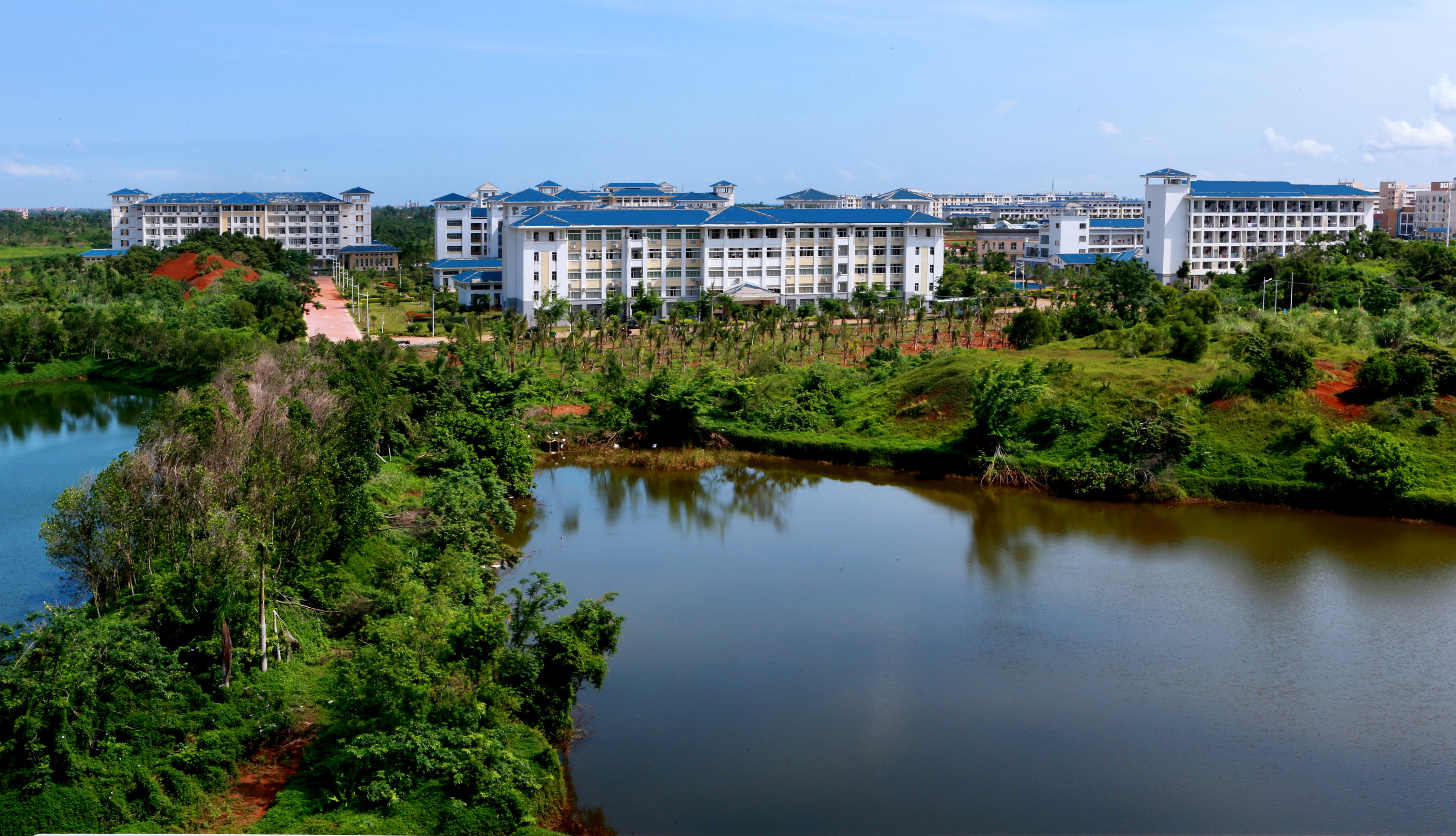 坐落于祖国最南端！这所高校承百年历史，风光秀美，实力强劲