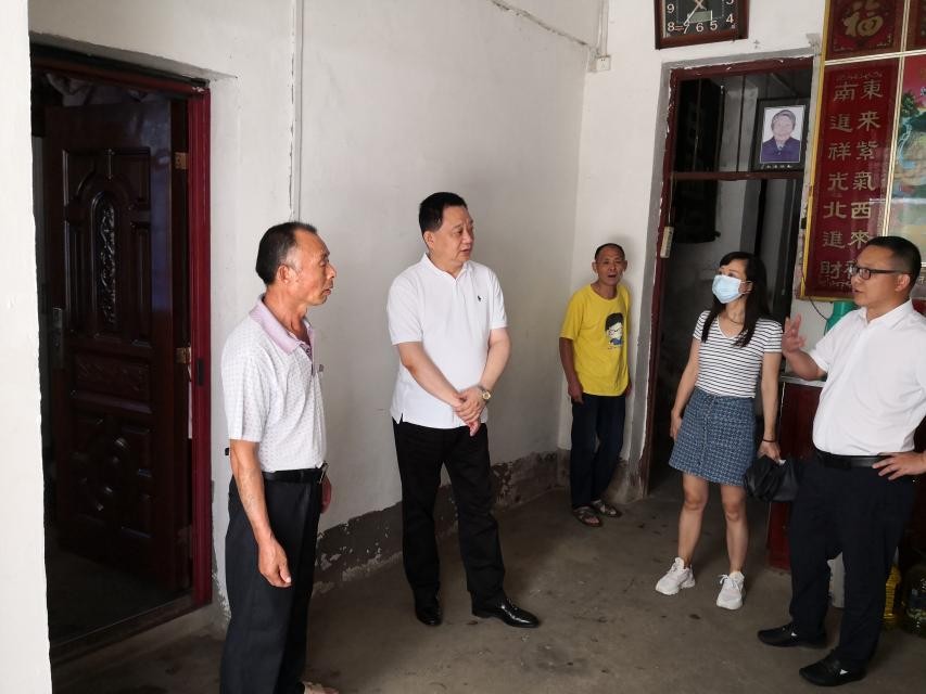 入企解难 入户解困 江夏区人社局深入开展企业和特困群体帮扶活动