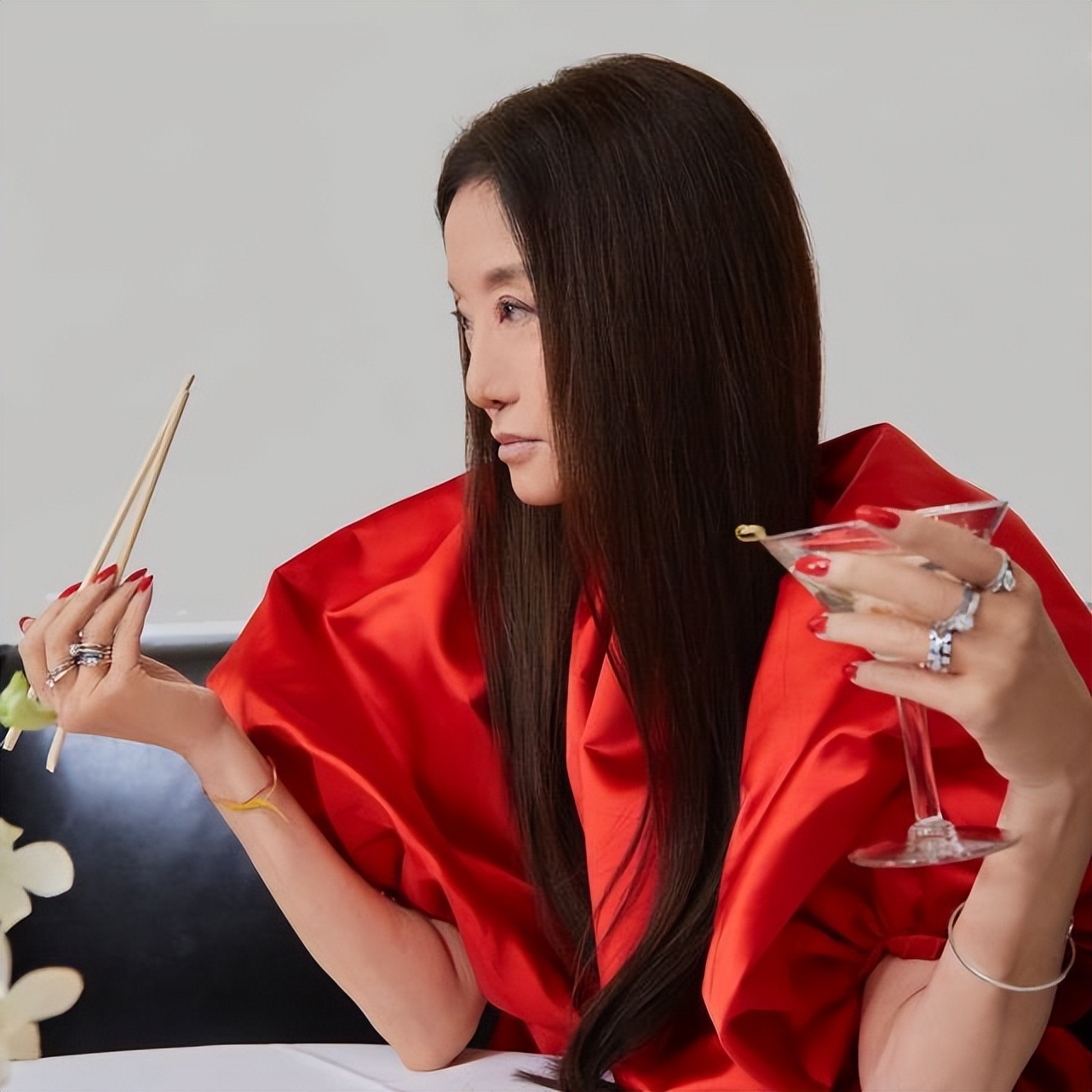 72岁王薇薇依旧女王范：和小36岁花滑王子分手后，财富自由她都有