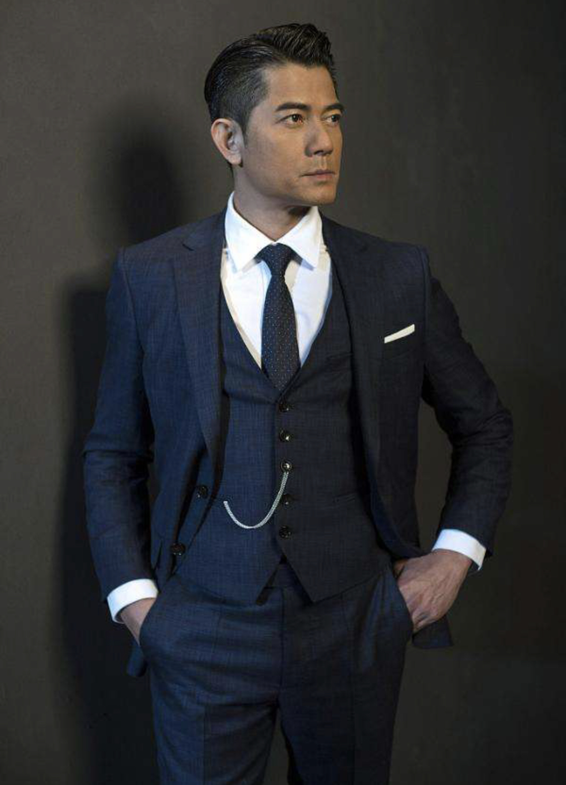 郭富城才是"反油腻"男人:西装笔挺,发型不乱,57岁不输小鲜肉